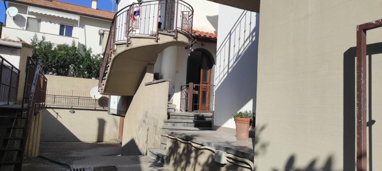 Dd House Family Holiday Apartment Cecina  Exterior foto